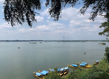 cambodia/kratie/landmark/dolphin-kayaking-adventures