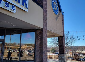 iowa/urbandale/landmark/blue-shark-ale-house