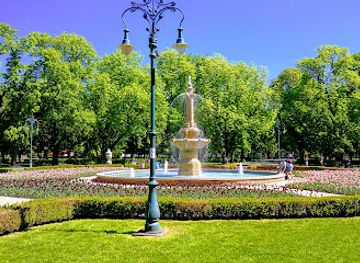 hungary/eger/landmark/szmrecsanyi-lajos-kert