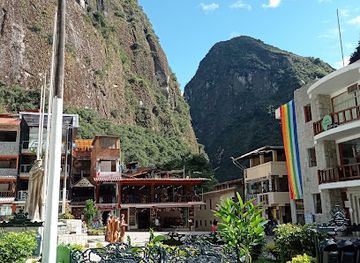 peru/machu-picchu/aguas-calientes/landmark/machu-picchu-pueblo-inca-sculpture
