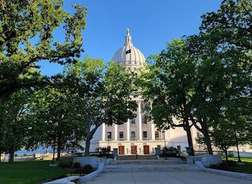 wisconsin/madison/capitol-square/landmark/capital-square-south-parking-ramp