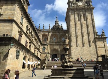 spain/santiago-de-compostela/landmark/fountain-of-horses