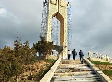 uzbekistan/djizak/landmark/pamyatnik-ozodlik-ptitsa-khumo