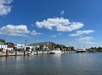maryland/annapolis-waterfront/landmark/kunta-kinte-alex-haley-memorial
