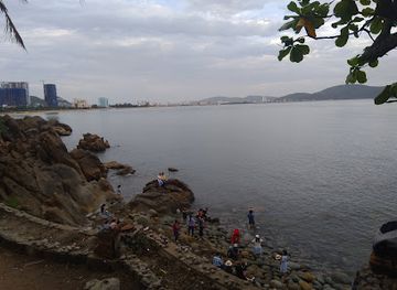 vietnam/quy-nhon/landmark/food-places