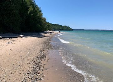 michigan/sleeping-bear-dunes-national-lakeshore/landmark/port-oneida-beach