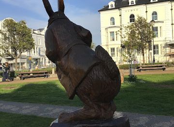 united-kingdom/llandudno/attraction/the-white-rabbit-monument-2