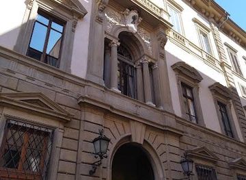 italy/san-gimignano/landmark/palazzo-pucci-florence