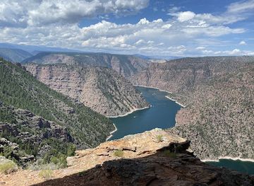 utah/flaming-gorge-national-recreation-area/landmark/flaming-gorge-tour