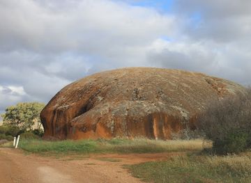 australia/south-west/landmark/pildappa-rock
