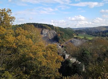 belgium/entre-sambre-et-meuse/landmark/la-roche-aux-faucons