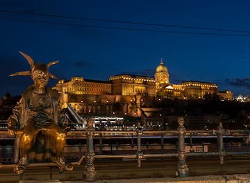 hungary/budapest/landmark/little-princess-statue
