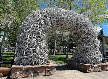 wyoming/teton-county/landmark/elk-antler-arch