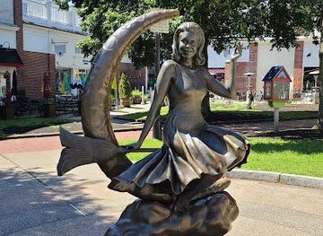 kansas/lawrence/landmark/bewitched-sculpture