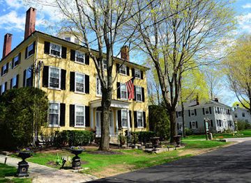 maine/kennebunkport/landmark/kennebunkport-captains-collection