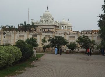 pakistan/lahore/model-town/landmark/m-block-park