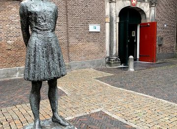 netherlands/utrechtse-heuvelrug/landmark/statue-of-anne-frank