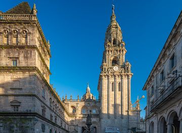 spain/santiago-de-compostela/landmark/praza-da-quintana-de-vivos