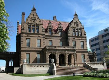 wisconsin/milwaukee/third-ward/landmark/pabst-mansion