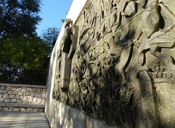 spain/madrid/retiro/landmark/dante-gate