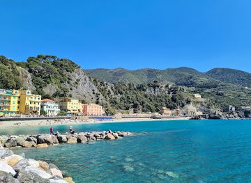 italy/cinque-terre/landmark/bathing-resort-il-gigante-monterosso-al-mare