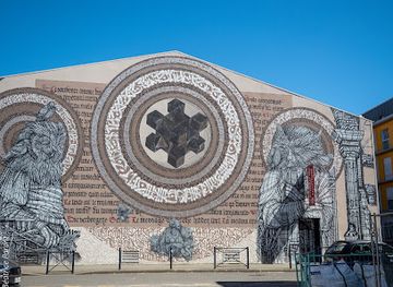 france/bordeaux/landmark/the-wall-from-bordeaux
