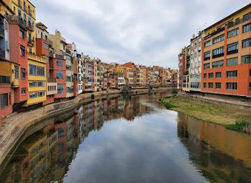 spain/girona/landmark/cases-de-l-onyar