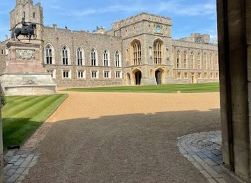 united-kingdom/windsor/landmark/mary-delany-and-fanny-burney-blue-plaque