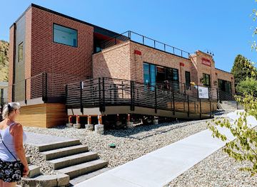 washington/western-washington/landmark/lakeside-school-built-1922-landmark