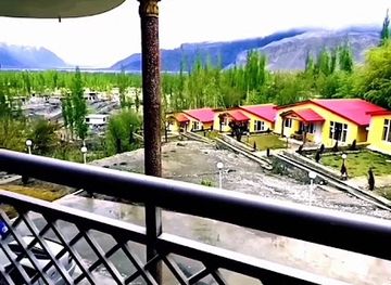 pakistan/skardu/landmark/skardu-view-point-hotel-and-huts
