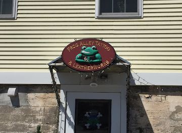 vermont/middlebury/landmark/frog-alley-tattoo-leatherworks