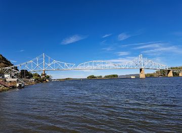 iowa/driftless-area/landmark/black-hawk-bridge