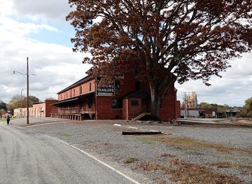 north-carolina/foothills/landmark/old-piedmont-wagon