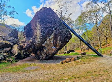 united-kingdom/lake-district-national-park/landmark/bowder-stone