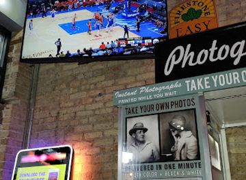 illinois/berwyn/landmark/the-garage-smoke-house-bar