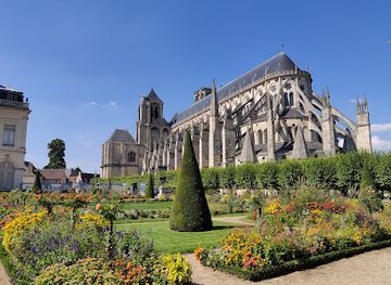 france/centre-val-de-loire/landmark/le-jardin-de-l-archeveche