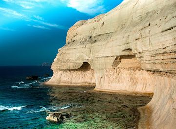 malta/ghajn-tuffieha-bay/landmark/ta-marija-cave