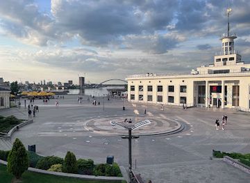 ukraine/kyiv/podil/landmark/poshtova-square