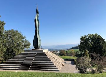 switzerland/zurich/landmark/wehrmannerdenkmal