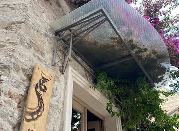 montenegro/herceg-novi/landmark/drunk-octopus-bar