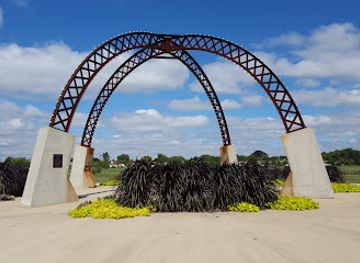 illinois/western-illinois/landmark/selvaggio-historic-arches