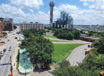 texas/dallas/landmark/the-sixth-floor-museum-at-dealey-plaza
