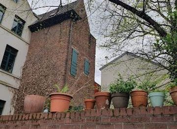 germany/dusseldorf/landmark/dreigiebelhaus-duisburg