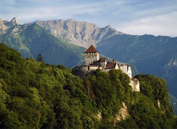 liechtenstein/vaduz-nature-park/landmark/liechtenstein-center
