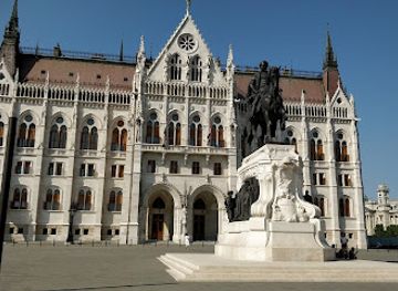 hungary/matra/landmark/kossuth-lajos-square