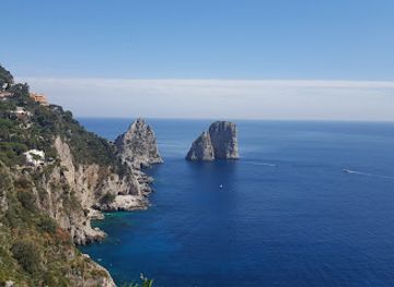 italy/capri/landmark/lenin-monument