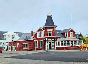 iceland/akureyri/landmark/bautinn-restaurant