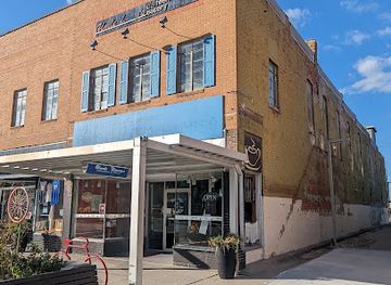 iowa/newton/landmark/uncle-nancy-s-coffee-house