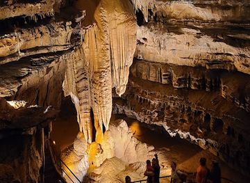 kentucky/knobs-region/landmark/squire-boone-caverns