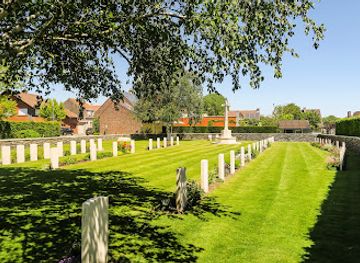 belgium/ypres/landmark/dickebusch-old-military-cemetery
